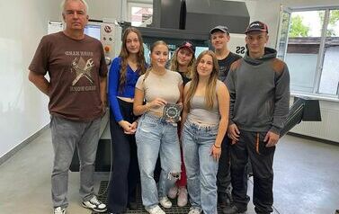 15. Grupa projektowa w dziale maszyn CNC